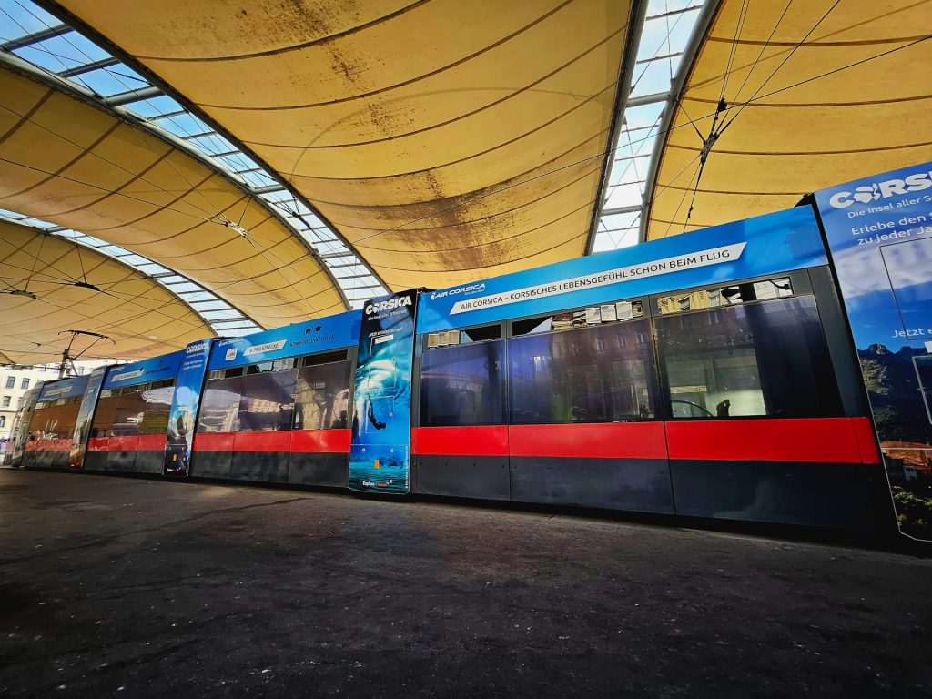 Straßenbahnbranding Airline